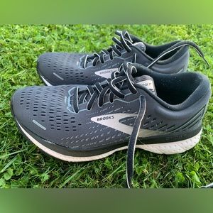 Brooks ghost running shoes- gently worn